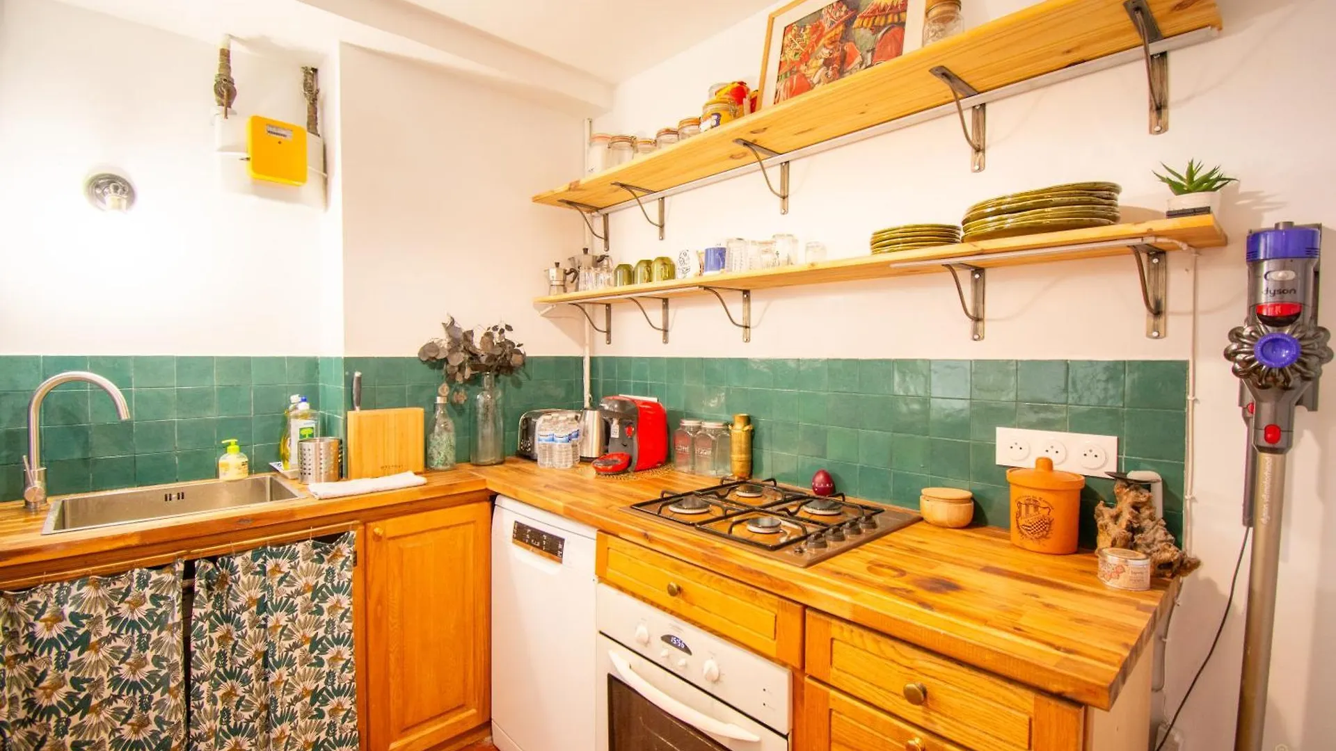 Wonderful Typical Flat 3 Bedrooms / 6 Pax Apartmán *